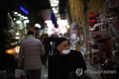 마스크를 착용한 이스탄불 시민  [AP 연합뉴스 자료사진. 재판매 및 DB 금지]