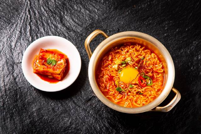 라면은 콜라, 김치와 궁합이 안 좋고 해조류, 바나나, 우유와 궁합이 좋다./사진=클립아트코리아