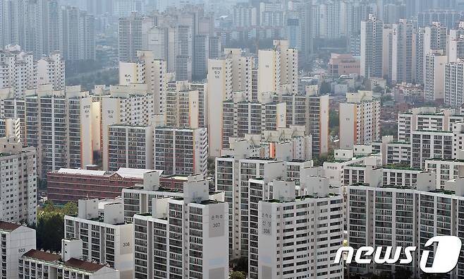 경기도 안양시 평촌 아파트 단지의 모습. 2017.8.9/뉴스1 © News1 이재명 기자