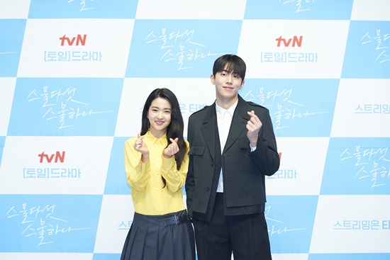 Actor Kim Tae-ri says he cut bangs for Twenty-five Twinty OneOn the 9th, TVNs new Saturday drama Twenty Five Twinty One was produced through online.Director Jung Ji-hyun, Actor Kim Tae-ri, Nam Joo-hyuk, Kim Ji-yeon (Bona), Choi Hyun-wook and Lee Joo-myung attended the ceremony.Twenty Five Twinty One is a drama depicting the wandering and growth of youths who were deprived of their dreams in 1998.Two of them, who called each others names for the first time, and two of them, who became two of them, are the first two of them to draw the story of five young people who are confused between love and growing first love, friendship and love.Twenty-five Twinty One was the background of the era, Choices in 1998. The end of the 1990s was a very upheaval.Were going through Coronas 19th State of the Year, I thought, and theres something I can relate to, thats where young friends and my generation are in contact.So I brought the 1998 era and made a story. It was not easy to reproduce the 1998 time. The first part of my attention was styling and place Choices.I dont have to do data research or look at reference pictures, but I dont have much difference from what Ive done with my styling, using filters from old video quality Feelings.I wondered if it would have been easier to take historical dramas or period dramas because there were similar or very different parts. (Actor) Friends also had a lot of troubles in styling, hair, costumes and makeup.The props were difficult, but I tried to do the best I could. Kim Tae-ri said: First of all, (for high school students, early 20s characters) I cut my bangs and got skincare to get younger.The costumes were trying to fit the magazines and old things, and there were Feelings who were dressed up and dressed in front of the mirror and heedoda.I think I used the energy that I gave in the field and shot it. Nam Ju-hyeok said, I was faithful to the script, and I did not experience the situation, but I dared to draw my experiences a little bit, thinking that it would be these Feelings.I also looked for a lot of data and videos. Choi Hyun-wook, the youngest actor born in 2002, said, I looked for a lot of historical backgrounds since 1998 was before birth.In the drama, Ji Woong-yi studied a lot because he was a friend who followed the trends of the era. He also tried to raise confidence because fashion seemed to be confident. Lee Joo-myung, who plays Ji Seung-wan, also added, I heard a lot of old radio because it was a radio DJ in the broadcasting department.Finally, Kim Tae-ri commented on the viewing point: Twenty-five Twinty One is a sparkling drama - the thing to note is Ive passed.There is nothing eternal, but it is a good drama that can feel the faintness that the moment was so shining.Nam Ju-hyuk revealed that he would like to be a drama like a sunny spring if it became a drama that warms the cold winter.Bona said, I did not have memories of high school because I was practicing, but I seemed to have made good memories while shooting drama.I hope that those who see it will make such memories, Choi Hyun-wook said, I was feeling a lot of heart while watching Highlight.I hope you will see a lot of our drama that seems to be a permeation charm. Lee Joo-myung said, I think the observation point is Kemi.Please note the Kemi of Actors, he said, expressing confidence.Twenty Five Twinty One will be broadcasted at 9:10 pm on Saturday, December 12th.Photo = tvN