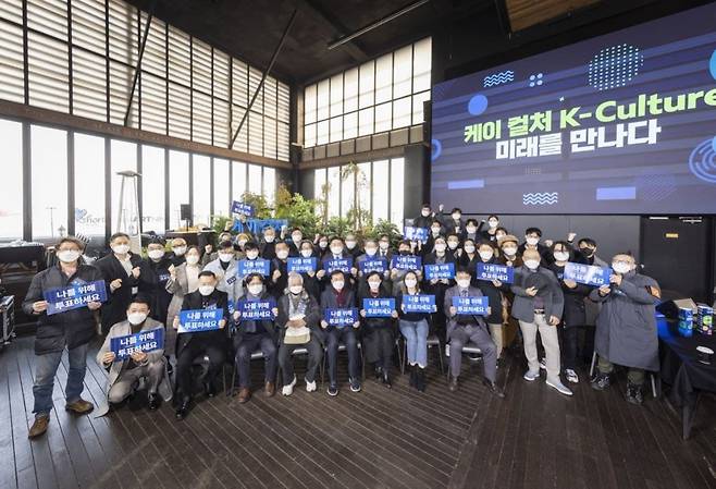 이재명 더불어민주당 대선 후보를 지지하는 문화계 인사들은 11일 서울 동작구 '아트나인'에서 'K-컬처 멘토단' 출범식을 개최했다(민주당 선대위 제공). © 뉴스1