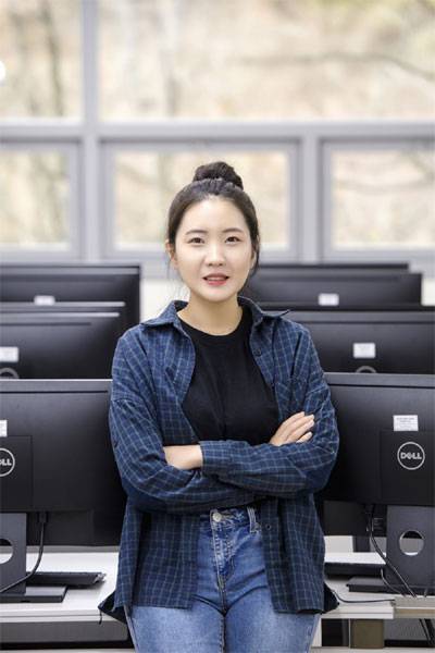 국내 주요 상장사 중 최연소·여성 사외이사이자 젊은 과학자로 주목받는 박새롬 성신여대 융합보안학과 교수. 인공지능 알고리즘이 가질 수 있는 취약성을 보완하고 프라이버시를 보호하는 기계학습 알고리즘을 개발하는 것이 그의 목표다.  [사진 제공 = 박새롬 교수]
