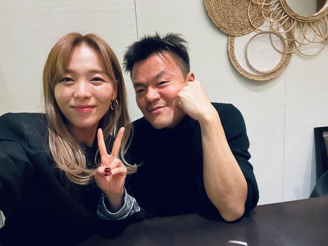 Sunye, a member of the group Wonder Girls, continues to meet with acquaintances in Korea.Sunye posted a picture on his SNS on the 12th, saying, Most of the first things I have eaten are thanks to J. Y. Park PDI.In the photo, Sunye meets J. Y. Park and has a pleasant dining spot; Sunye, who met with long-time relationship J. Y. Park, showed a happy smile.Sunye, in particular, thanked him for eating delicious food thanks to J. Y. Park, and Sunye, who was labeled Shark Al, was J. Y.I have been meeting with many people as well as Park and have a busy day before returning to Canada.Meanwhile, Sunye appeared on tvN Mom is an idol.