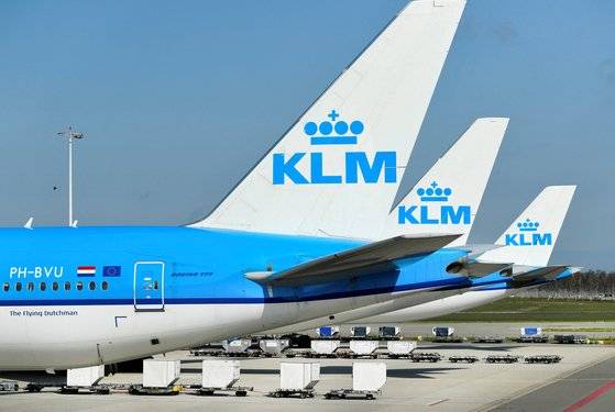 12일 우크라이나행 비행을 중단한 네덜란드 항공사 KLM. 로이터=연합뉴스