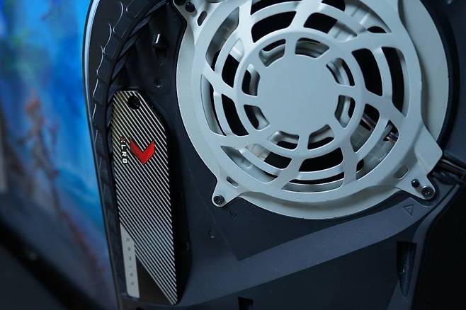 SSD에 히트싱크 장착 이후 게임 플레이도 테스트 해봤다.