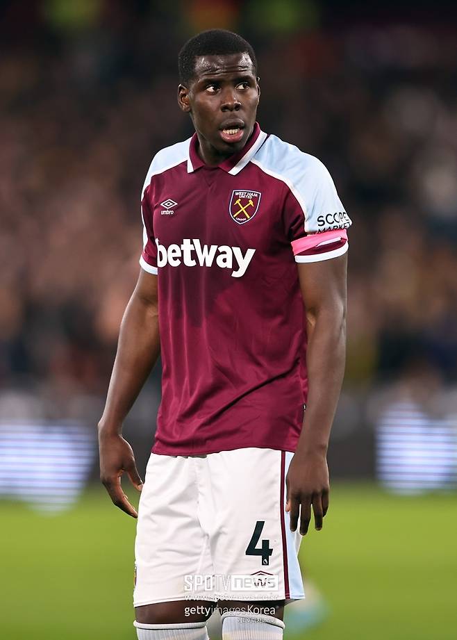 ▲ 고양이를 때린 혐의로 벌금 징계를 받은 웨스트햄 수비수 커트 주마.