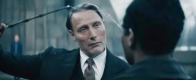 4월 개봉 예정인 판타지 블록버스터 <신비한 동물들과 덤블도어의 비밀> 스틸컷. 유니버셜픽처스 제공