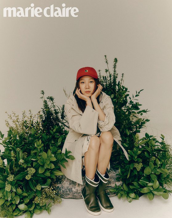 Actors Gong Hyo-jin and Ryu Jun-yeol released outdoor pictures through the March issue of magazine Marie Claire.This picture is decorated with a style that shows off the style that people who take off nature can share comfortable and wonderful moments in everyday life.In the picture, Gong Hyo-jin created a casual and refreshing atmosphere by matching a weather coat with a loose silhouette and an evergreen logo ball cap using a washed cotton, and Ryu Jun-yeol completed a luxurious and sophisticated picture by wearing a weather coat with a digital print of a camo flar pattern.More photos and videos of Gong Hyo-jin, Ryu Jun-yeol can be found in the March issue of Marie Claire.