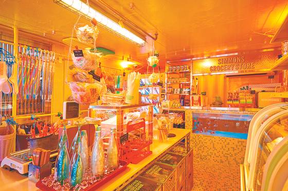 The interior of Simmons Grocery Store Cheongdam[JOONGANG ILBO]