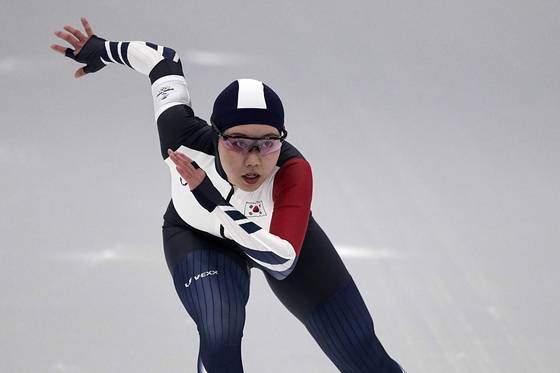 Park Ji-woo competes during the women's speedskating 1,000-meter finals at the 2022 Winter Olympics, on Thursday. [AP/YONHAP]