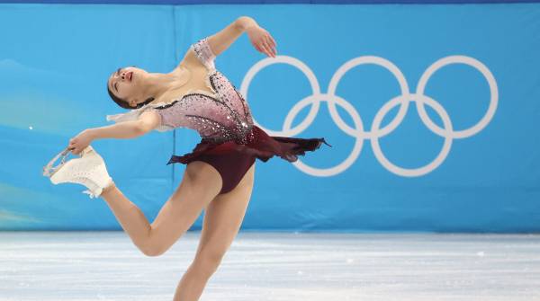 여자 피겨 대표 유영이 17일 중국 베이징 서우두 체육관에서 열린 2022 베이징 동계올림픽 여자 싱글 프리스케이팅 경기에서 영화 ‘레미제라블’ OST에 맞춰 연기하고 있다. 베이징=권현구 기자