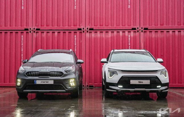 1세대 니로(왼쪽)와 2세대 니로 앞모습. ⓒ기아