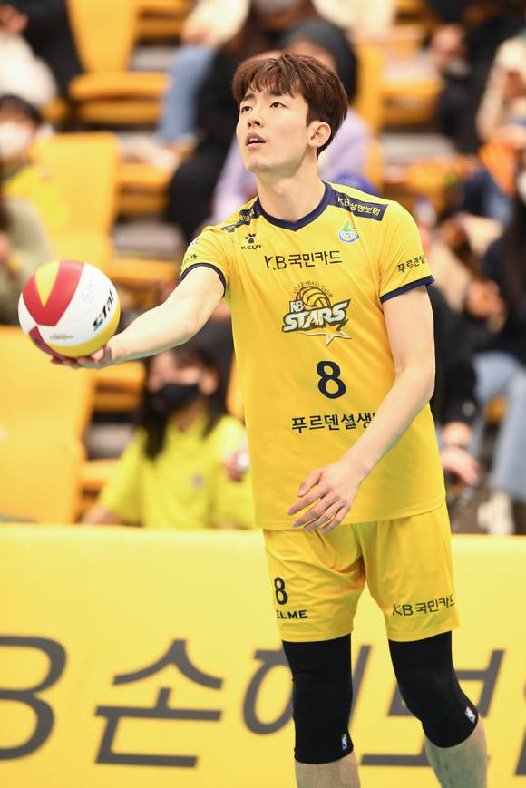 스파이크 서브는 양희준이 가장 많이 고민하고 훈련하는 부분 중 하나다. [사진=한국배구연맹(KOVO)]