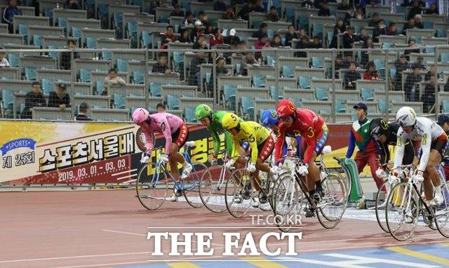 올해 첫 대상경륜인 "스포츠서울배 대상경륜"이 오는 25일부터 27일까지 사흘간 광명 스피돔에서 열린다. 사진은 2019년 스포츠서울배 대상경륜 결승전./경주사업총괄본부 제공