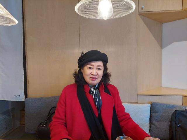 이령 애심네트워크회장이 20일 중국 베이징 모처에서 가진 한국일보와의 인터뷰에서 2022 베이징 동계올림픽에서 불거진 한복 논란에 대한 생각을 말하고 있다. 베이징=조영빈 기자