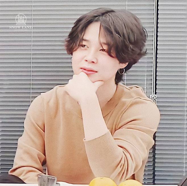 방탄소년단 지민 생애 첫 퍼머 日'아따맘마' 작가도 반했다♥..만화 강국 사로잡은 '예술계 뮤즈'