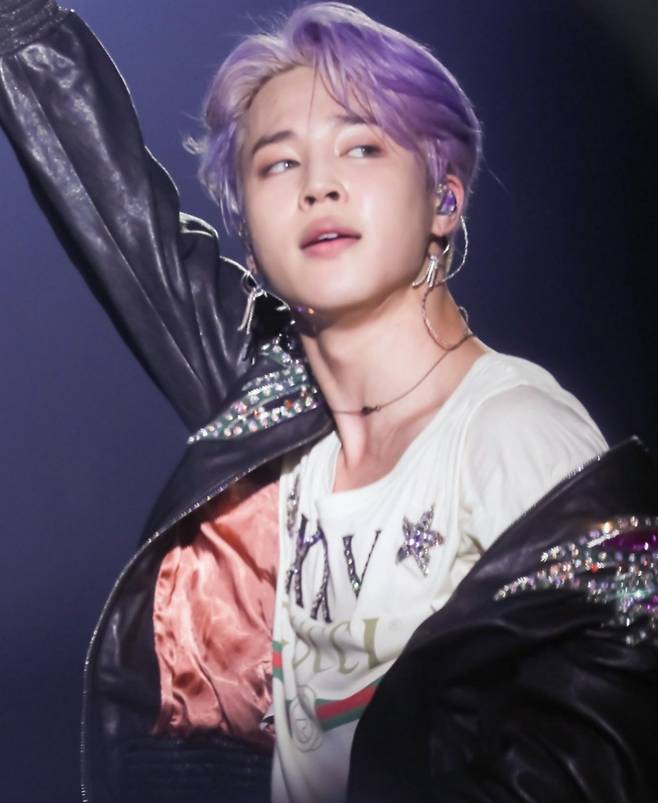 '숨막히게 잘생긴' 방탄소년단 지민 실물 증명 사진 10.."살아있는 예술품' 美매체 극찬