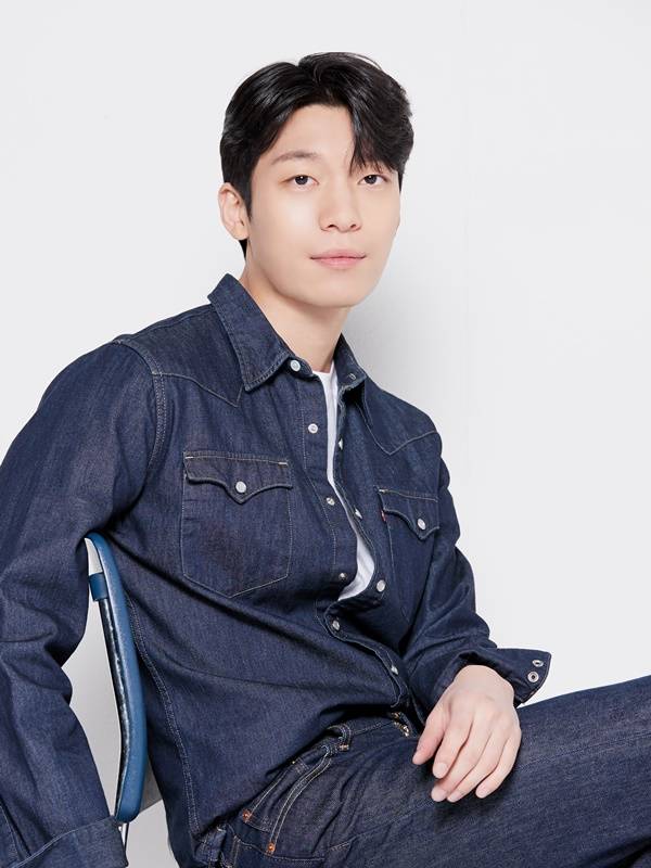 위하준은 `배드 앤 크레이지`에서 2인1역으로 호흡을 맞춘 이동욱에 대해 "정말 최고였다"고 극찬했다. 사진|엠에스팀엔터테인먼트