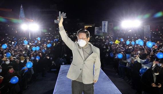 이재명 더불어민주당 대선 후보가 28일 경북 안동 웅부공원에서 유세를 열고 지지를 호소하고 있다. 2022.02.28. 사진=뉴시스