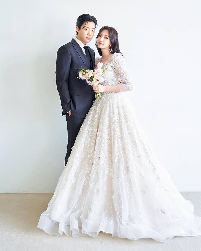 ▲ 포커즈 예준(왼쪽), 라니아 티애. 출처| 웨딩플래너 인스타그램