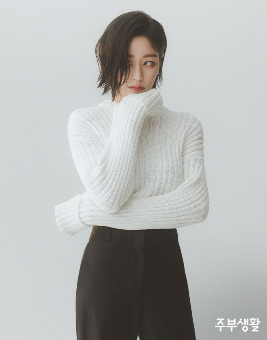 Actor Kim Hyo-jin has turned into a short hair after 10 yearsKim Hyo-jin, who covered the cover of the March issue of Styler last year, appeared as a cover again in a year or so, and attracted attention by radiating a urban aura.In this picture, which was based on the concept of What We Need to Know About Kim Hyo-jin, Kim Hyo-jin emphasized his vivid character with simple and minimal costumes such as black and white see-through blouse and leather pants.Among them, Kim Hyo-jins new hair styling and lip-emphasizing makeup, which cut long hair for drama shooting, made the charm of cool chic even deeper and showed the picture artisan down side.In an interview following the filming, Kim Hyo-jin said of the changed Hair style, I did not know that I did not care much about style unless I took a picture, but I cut it in almost 10 years.I change when I need it, and it is usually when I work. The recent concern is minimal. If you are worried about the bugon and the environment, it seems to be a keyword that follows naturally.I am not happy to see things that are piled up and discarded indiscriminately, so I teach my children to treat things as much as they are precious. Kim Hyo-jin, who answered Memoir of War when asked what Moy Yat is doing, said, When the new year comes, I buy a diary and write down the new year plan.And Moy Yat, theres less to do that day.It is very simple and short Memoir of Wars, but it takes a long time.  If you open it, it seems that your thoughts are sorted and time is used efficiently.Even if there is a little complicated thing, it helps to concentrate on what you need to do right now and to catch your mind. He told about his habit of balancing long entertainment activities and everyday life.On the other hand, Kim Hyo-jins picture and interview specialist, who is busy shooting his next film Criminal Detective 2, can be seen in the March issue of Styler.