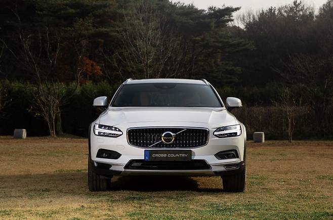 볼보 V90 크로스컨트리.