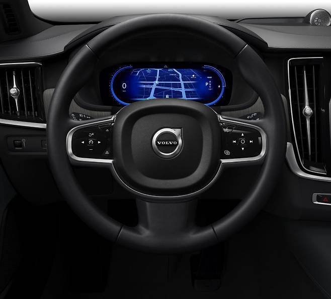 볼보 V90 크로스컨트리 계기판.