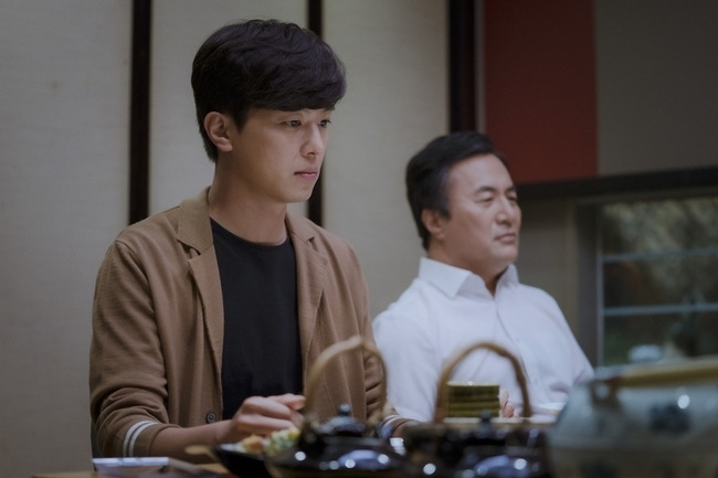 Son Ye-jins wiseness to turn against Yeon Woo-jin is set to shineIn the JTBC drama Thirty, Nine (playplayplay by Yoo Young-ah/director Kim Sang-ho/produced by JTBC Studios, Lotte Culture Works), Cha Mi-jo (Son Ye-jin) was caught at the scene where he was having dinner with his family of Sun-woo Kim (Yeon Woo-jin), and Cha Mi-jos eyes were clearly seen in a heavy-down atmosphere. Its shining. I dont want to know.In the photo released, there is a rigid figure of Kim So-won (An So-hee), who sees Sun-woo Kims unceasing expression and his fathers attention.Sun-woo Kim, who has not been disappointed with his father, and Kim So-won, who is only a wounded memory, can feel uncomfortable airflow.On the other hand, the expression of Chamijo, which has a hardness in his eyes, raises a strange curiosity.She is also having a hard time as she knows the first time to meet her boyfriends father who has just decided to date and the quickness of the Sun-woo Kim family.However, rather than being nervous, he is showing a determined appearance, and an exciting situation is foreseen.Sun-woo Kim was shocked to learn that his brother first demanded a break and that his father was the reason for his life.I was adopted by a wealthy family and lived on the piano, but I just knew that my brother was a wound that my father gave me, saying, I just knocked on chopsticks when I was an orphan.Chamijo was sick when he saw Sun-woo Kim, who was in a sense of self-defeating that he could not be a trustworthy brother because he knew that he loved his brother more than anyone else.She grew up in a nursery school and experienced two breaks and talked about her experiences with her family. Nevertheless, she relieved the burden of crushing Sun-woo Kim by representing Kim So-wons feelings that can not shake anxiety in one place.So, Sun-woo Kim, who has barely reached his mind, and his father, who has come without warning, and his brothers face-to-face are still worried that the fire of conflict will rise again before the wound is healed.In addition, when she saw Sun-woo Kims father at the end of the fifth episode, Cha Mi-jo, who projected her childhood, who was anxious for a moment, caught her and stopped her, and she was more excited about her wise response to how Cha Mi-jo would treat her father and reveal herself to Kim So-won.(Photo Provision = JTBC Studio