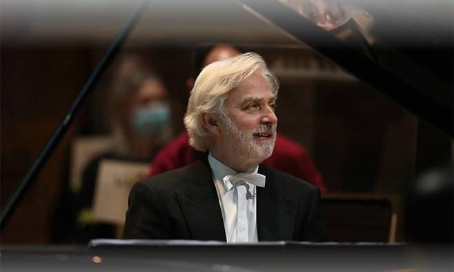 국내 순회 연주에서 완벽한 연주로 명성을 입증하고 있는 피아니스트 크리스티안 지메르만. &nbsp;도이치그라모폰 제공