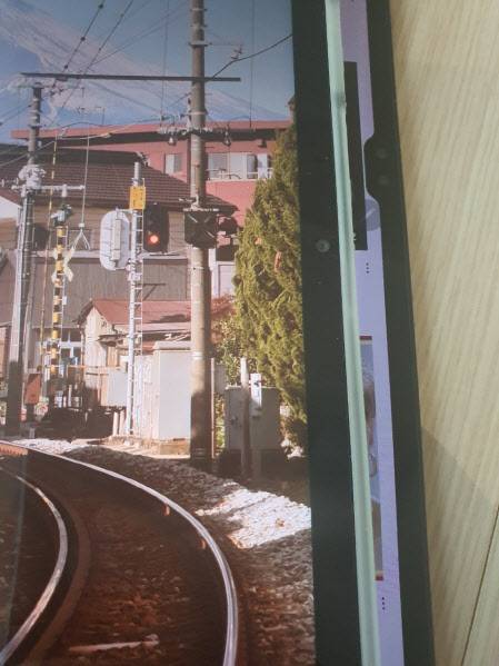 전작과 ‘갤럭시 탭S8 울트라’(오른쪽)간 베젤 크기 비교. (사진=김정유 기자)