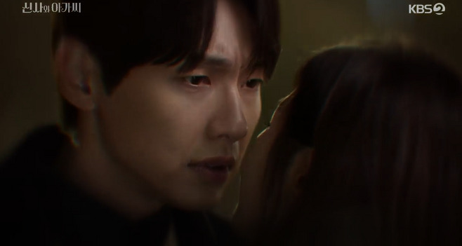 Amid growing suspicions surrounding Park Ha-nas pregnancy, Ji Hyun Woo noticed a lie as she recalled Memory.As the hand-held hostess moved away, Park Ha-na told Ji Hyun Woo that he would jump into Han River if he did not marriage, and blackmail – Cinémix Par Chloé.Jo Sa-ra (Park Ha-na), who came home saying that she had a child of Ji Hyun Woo in the KBS2 weekend drama Gentleman and Young Lady broadcast on the 5th, was excited when she was stopped by Kim, a sweet potato at night while organizing British clothes at will.I have a child with my chairman, where is it pointed out now? However, Kim said, I have trespassed and the room is now in a mess.Park Dan-dan (Lee Se-hee) recalled the words of the past Britain and said, Even when I was 22, the president liked me only, but how can the chief of staff have a child?I dont think its your child, he said. But Britain said, Where is a woman who lies with her child in the world? Do not come back.I am worried that the presidents heart will go back to Park, he said to Wang Dae-ran (Cha Hwa-yeon) in a cold response from Lee Young-guk, who was trying to cut Kims disregard for himself.But Darran said, The British are terrible to the children. Never. Look at Sejongs (sorry) doing it to him. Who knows whos his ass?I bring 10 Park students, but I can not win my stomach. Sechan (Yoo Jun-seo) is worried about Sejong, who can not sleep due to separation anxiety, and visits Parks house. After a long time, he met Dandan and his aunts sophistication.I do not know why my aunt is in my house. Father does not always drink, and my sister does not lock the door. Janie (Choi Myung-bin), who was worried about her two sisters, told the UK, I can not meet my teacher suddenly, but what about the children. If you say that you are uncomfortable, I will not send the children.But if Father is stopping me, I will take my children to my teachers house. Sejong, who had become more anxious about separation, came home and couldnt sleep and eat.Angered by Josara, who pushed hard Sejong, Janie took her sisters with her and went to Dandans house.Janie, who was waiting for the children, said, Lets go right away when she comes alone with Sejong. She said, Sejong is sick because of her aunt.What is she like? The investigation said, I have your brother. I can not say mother. Janie said, What mother? Who is my mother?If you are going to say that, get out of my house right now. After receiving details from Kim, the British told Josara, The children are hard and hurt, please go home, but Sarah pretended to be sick.Eventually, as the unsustainable British went out of the house, England recalled Memory, who had pushed away in the past while trying to kiss Cho Sa-ra in a villa.England called in Josara to confirm the facts and asked how he proposed.On a sudden date, Sullen Josara said, I put a ring in 100 roses in the villa, and I kissed them first, and I think I had a child that day.Britain looked at it with a scary expression, saying, Why do you lie to Chief?Meanwhile, in a subsequent trailer, when Britain refused to marriage the pregnancy fraud investigation, Then you will see this article.Lee Yeong-guks fiancee, who was pregnant, was found in Han River. It was also confirmed that Lee Il-hwa had cancer metastasis on the pancreas due to poor health.Photo Source  KBS