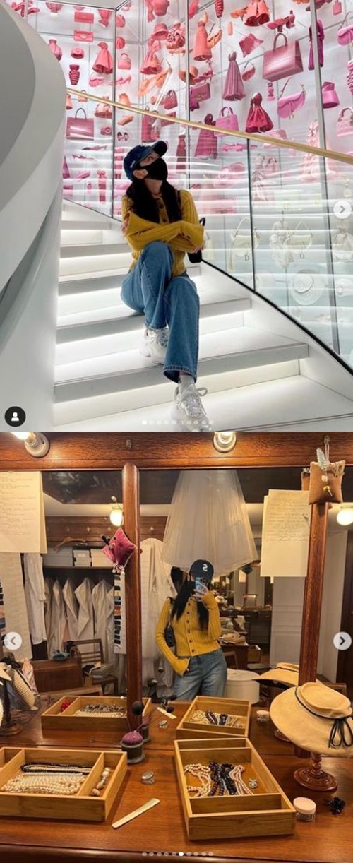 BLACKPINK JiSoo flaunts its prettyJiSoo posted several photos on his instagram on the morning of the 6th.Inside the picture is a picture of him sitting on the stairs and posing chic.Despite wearing a hat and mask, JiSoo boasted a beautiful visual that was not hidden.In addition, despite sitting, the proportion of the 9th place was also boasted.In another photo, JiSoo, who is taking a mirror selfie, was captured.He was a cute, youthful charm, and he had a cute, lovely charm.