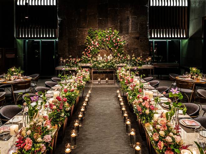 반얀트리 클럽 앤 스파 서울의 '그라넘 디너 파티 위드 웨딩 스타일링'. [사진 출처 = 반얀트리 클럽 앤 스파 서울]