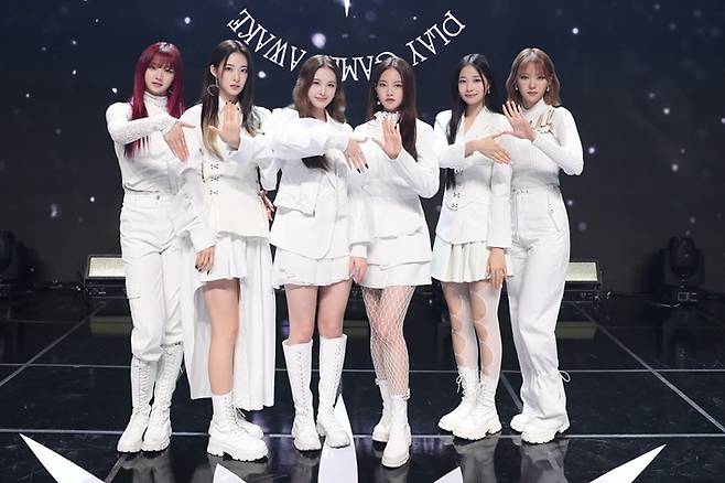 위클리는 건강 문제로 휴식 중인 신지윤을 제외하고 당분간 6인 체제로 활동할 예정이다. IST엔터테인먼트 제공