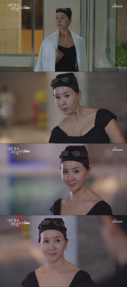 The fashion of the marriage song Divorce song 3 Hye-sook Lee has been released.In TV Chosuns new weekend mini series, Married Song Divorce Composition 3 (Phoebe, Im Sung-han), directed by Oh Sang-won and Choi Young-soo, Kim Dong-mi (Hye-sook Lee) was portrayed by Shin Ki-rim (No Joo-hyun) against the besieged Seoban (Moon Seong-ho).On this day, Kim Dong-mi had an argument with Ami (Song Ji-in) in front of Shin Yu-shin (Ji Young-san). Ami was asked without a word, and Kim Dong-mi said, I listen to you when you say it.In the end, Kim Dong-mi wrapped his head with a sound saying Go out!Kim Dong-mi thought that Shin Ki-rim ghosts had settled firmly in the house.Shin Ki-rim was watching Kim Dong-mi, and when Kim Dong-mi tried to clean up his picture, he blocked the road and hit his head.Kim Dong-mi changed his mind. He said, Lets think that I will give you another rice cake.Kim Dong-mi, who bowed in tears, said, All my life was the director. My friends told me I was a celestial act.Forgive me, he said.Kim Dong-mi then headed to Sooyoung to unwind; Kim Dong-mi, who came out wearing Sooyoung clothes, found the western half of Sooyoung.As soon as the western half came out with Sooyoung and opened his head, the ghost of Shin Ki-rim entered his body. The western half of Shin Ki-rims ice was directed to Kim Dong-mi, and Kim Dong-mi was delighted that he was into me.On the other hand, the West Ban officially announced his devotion to Lee Si-eun, who met Lee Si-eun at a birthday party organized by Bu Hye-ryong (Lee for example) and said, Lets be an official couple today.The two held hands in a taxi back home after the party, and embraced in front of the house and became lovers.Buhelung dreamed of marrying the West, but he was very angry when the West chose Ishieun.He complained to Safi Young (Park Joo-mi), and the next day, when he saw Lee Si-eun at the broadcasting station, he looked at him frightfully and predicted future conflicts.