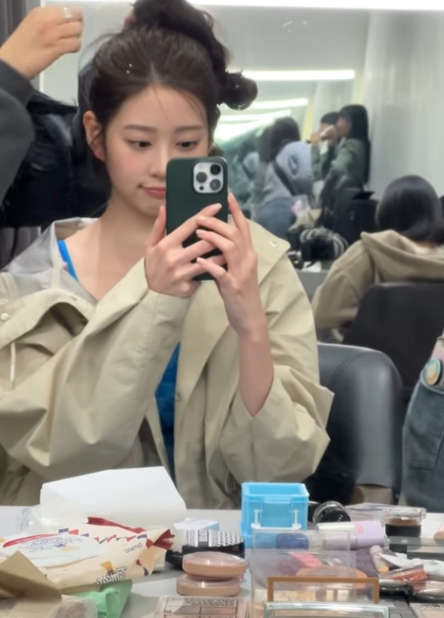 Kim Min-joo, a native of IZ*ONE, who was confirmed by Corona 19, reported on her beauty after the cancellation of self-pricing.On the afternoon of the 7th, Kim Min-joo posted several photos on his instagram.Kim Min-joo was engaged in filming the photo with his unique dreamy and mysterious visuals, showing off his innocent visuals, and he was attracted to fans by wearing various costumes and attracting the charm of the pale color.In the video released together, he received hair styling in the waiting room and smiled with a gentle smile.On the other hand, Kim Min-joo reported on the 27th that he was released from the isolation with the news of Corona 19 cure through his SNS.