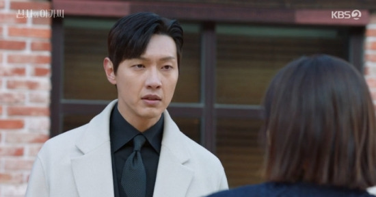 Gentleman and young lady Ji Hyun Woo regains MemoryIn the 46th KBS 2TV weekend drama Gentleman and Young Lady broadcast on the 6th, Lee Young-guk (Ji Hyun Woo) regained his past memory and noticed the lie of Park Ha-na.On this day, Josa lied that he had been proposed at the villa, and said he had a child, Agnaldo Timóteo, but Lee Yeong-guk remembered what he had gone to the villa and said, Why are you lying?We didnt have anything to do with Agnaldo Timóteo. I pushed him away. But Agnaldo Timóteo, what did we do?I did it on the first day, but I went to the villa several times next time, Lee said. I checked with the villa uncle.I went to the villa with Chief Joe only once, Agnaldo Timóteo, and I went back to Agnaldo Timóteo. Why do you keep lying? Is that my child?I doubted it.Lee said, I am not sure that the child is my child anymore because Joe keeps lying.And later, when the child comes to the world and genetically tests it, it is confirmed that it is my child, we will talk again. I also took a picture of Lee Young-guk and Park Dan-dan (Lee Se-hee) hugging me, and went to Park Soo-cheol (Lee Jong-won)s house. I showed a picture to Park Soo-cheol, and said, I really want to die.I went into the chairmans house to have this child with him, and hes just getting his hands on me.Park came to the house and said, What if I shake the president like this?I was married last time because of Park, and I am going to do well with the president for the child, but if I am not here, I will come here.Let him stay away from you. You want him to be without his father? If hes not, hell come back to me. Im so tired.I really want to die, he said.In the end, Park Soo-cheol apologized to Jo Sa-ra, and Park Dan-dan decided to organize his relationship with Lee Young-guk.Park Dan-dan met Jo Sa-ra again and apologized, and told Lee Se-jong (Seo Woo-jin) that he could not meet in the future.Lee Young-guk was angry when he found out that Jo Jo Jo-ra had visited Park Soo-chul, and Lee Young-guk told Jo Jo Jo-ra to leave the house and Jo Jo-ra reported directly to the media that he was pregnant with Lee Young-guks child.Lee Yeong-guk checked the newspaper article later and went straight to Jo Sa-ra. Lee Yeong-guk said, Thats the pregnant chief. Why do you think this is?If you like me like you say, you can not do this to me. What do you want from me? What do I want in this situation when I am pregnant with your child? I am your wife. That is the only thing I want. Lee Young-guk said, Chief Cho.It will not happen even if the sky is two sides. Then Ill never get out of this house, and if you force me out, youll probably see this article title right away, Chairman Lee Young-guk of the Aftert Group.The next article threatened to die in the Han River, the pregnant President Lee Young-guk, who was pregnant. Lee Young-guk stepped out of his position.Lee Yeong-guk struck the wall with his fist and took back all the memory he had forgotten at this time, following Lee Yeong-guk assailant, and said, I did wrong.Please give me a chance to see my child in my stomach. Please. Lee Young-guk said, Who is the child in the stomach?Photo = KBS Broadcasting Screen