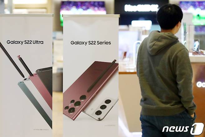 삼성전자 새 플래그십 스마트폰 '갤럭시S22'2022.2.24/뉴스1 © News1 민경석 기자