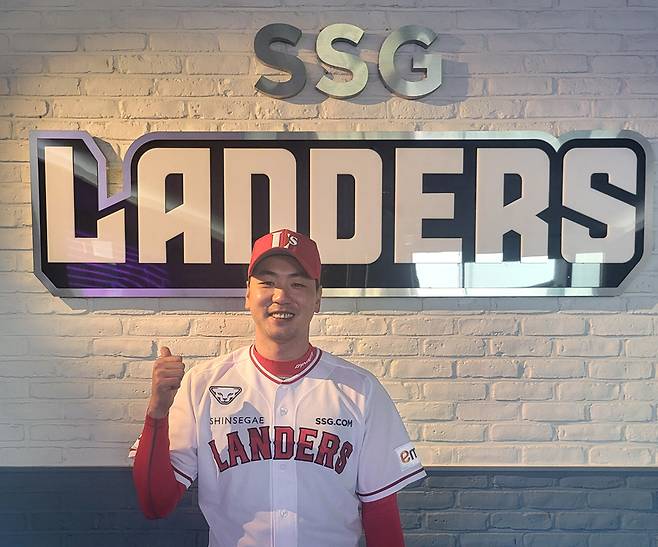 SSG 랜더스에 입단해 친정팀으로 돌아온 김광현. 사진=SSG 랜더스 제공.