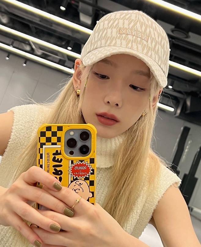 애플 아이폰13으로 찍은 태연의 셀카 [태연 인스타그램]