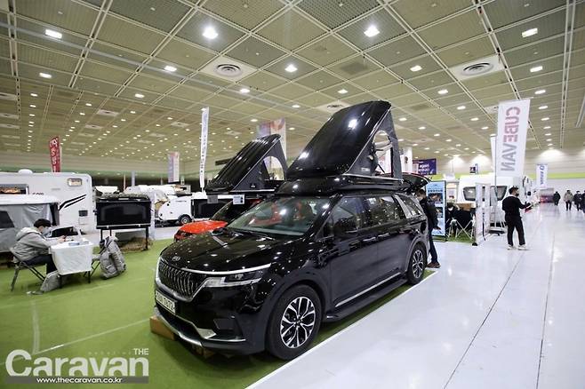 카니발 베이스로 제작된 경쟁 모델임