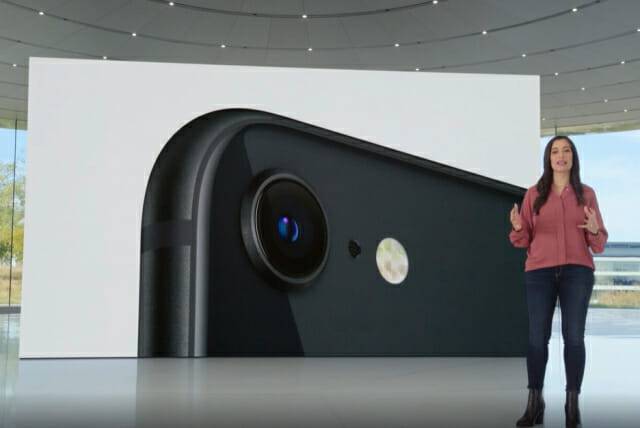 신형 아이폰SE는 1200만 화소 카메라 1개가 탑재됐다.(사진=애플 이벤트 갈무리)