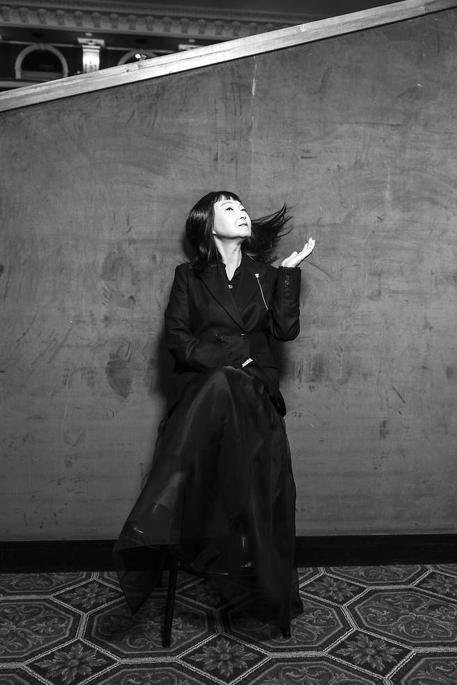 이정우 한복 디자이너. 어릴 때 발레를 했고 두 아들에게도 잠시 가르친 적이 있다고 한다. 발레와 뗄래야 뗄 수 없는 관계인 셈. 김현동 기자