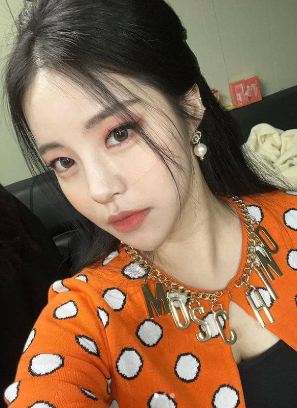Group Brave Girls member Yu-Jeong flaunted her watery beauty ahead of her comeback.Yu-Jeong posted several photos on his instagram on the 10th with an article entitled Let me say thank yall.Yu-Jeong in the photo emphasizes the distinctive features with dark makeup. It is an orange color makeup and costume, and it has attracted attention by radiating the charm of vitamins.Brave Girls, which Yu-Jeong belongs to, will release their sixth mini album THANK YOU on the 14th.