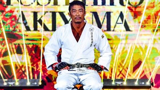 추성훈이 경기 초반 주특기인 타격으로 몰아칠 경우 아오키 신야를 상대로 승산이 있다는 전망도 나왔다. [사진 원챔피언십]