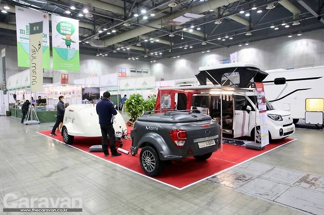 레이 베이스의 캠핑카, 팝업 텐트의 디자인이 바뀐 마레