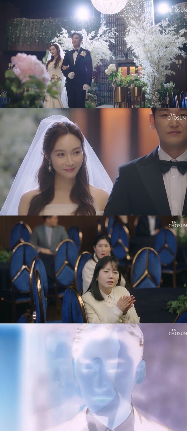 Lee Min-young walked Virgin Lorde in a white suit.In the fifth episode of the TV CHOSUN weekend mini-series,  (Phoebe, Im Sung-han)/Director Oh Sang-won, Choi Young-soo/Divorce Highground, Gidam Media, Green Snake Media/hereinafter Jo Sa-gok 3), which was broadcast on March 12, Song Won (Lee Min-young Boone) died of amniotic embolism after giving birth The image of the missing judge (Kang Shin-hyo) was drawn.In particular, Judiciary had dreamed of having a wedding with Song Won. In his dream, Judiciary entered Song Won with many peoples congratulations.Then the guests faces were cold and turned into a look of surprise, and the happy BGM stopped for a moment.Judge Hyun turned his head in a puzzled manner, and beside him was a songwon walking Virgin with a cold face in a white suit, not a wedding dress.