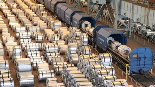 전남 광양시 포스코 광양제철소 제품 출하장에 철강 제품이 쌓여 있다. 광양=연합뉴스