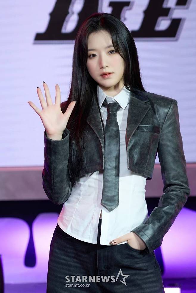 그룹 (여자)아이들((G)I-DLE) 슈화가 14일 오후 온라인으로 진행된 첫 정규앨범 '아이 네버 다이' 발매 쇼케이스를 열고 포즈를 취하고 있다. 2022.03.14 <사진=큐브> /사진=임성균 기자 tjdrbs23@