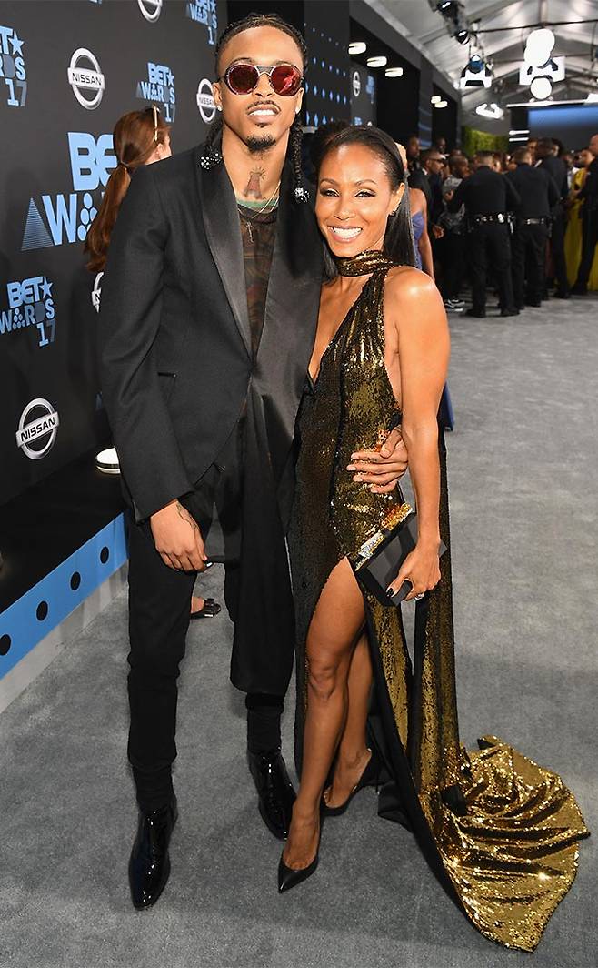 가수 어거스트 알시나와 할리우드 배우 윌 스미스의 아내 제이드 핀켓 스미스가 2017년 6월 열린 'BET Awards'에 참석한 모습.사진=AFP/뉴스1